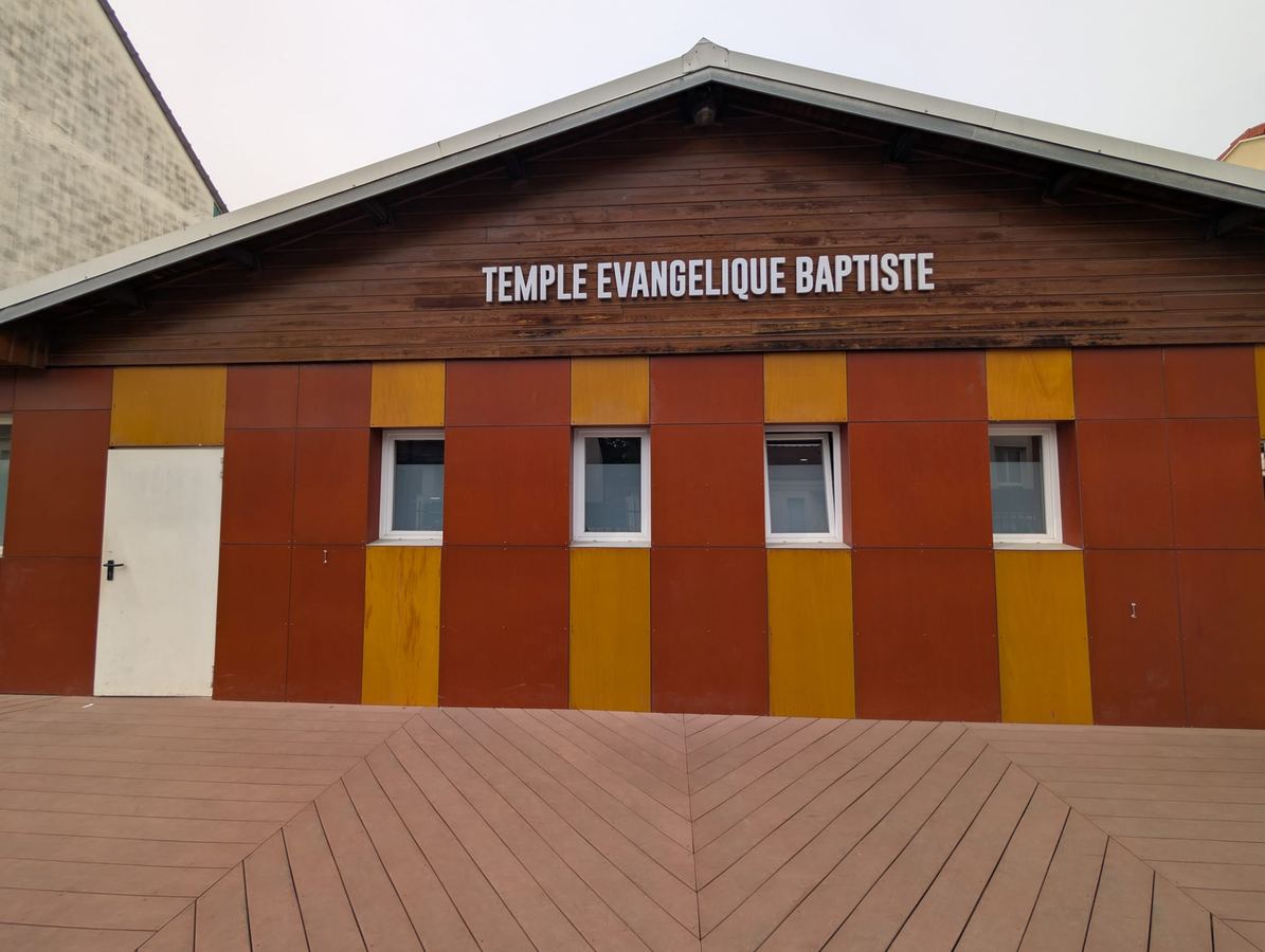 Devanture du Temple Évangélique Baptiste de Saint-Denis